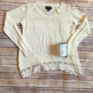 Lace trimmed sweater - size XL
